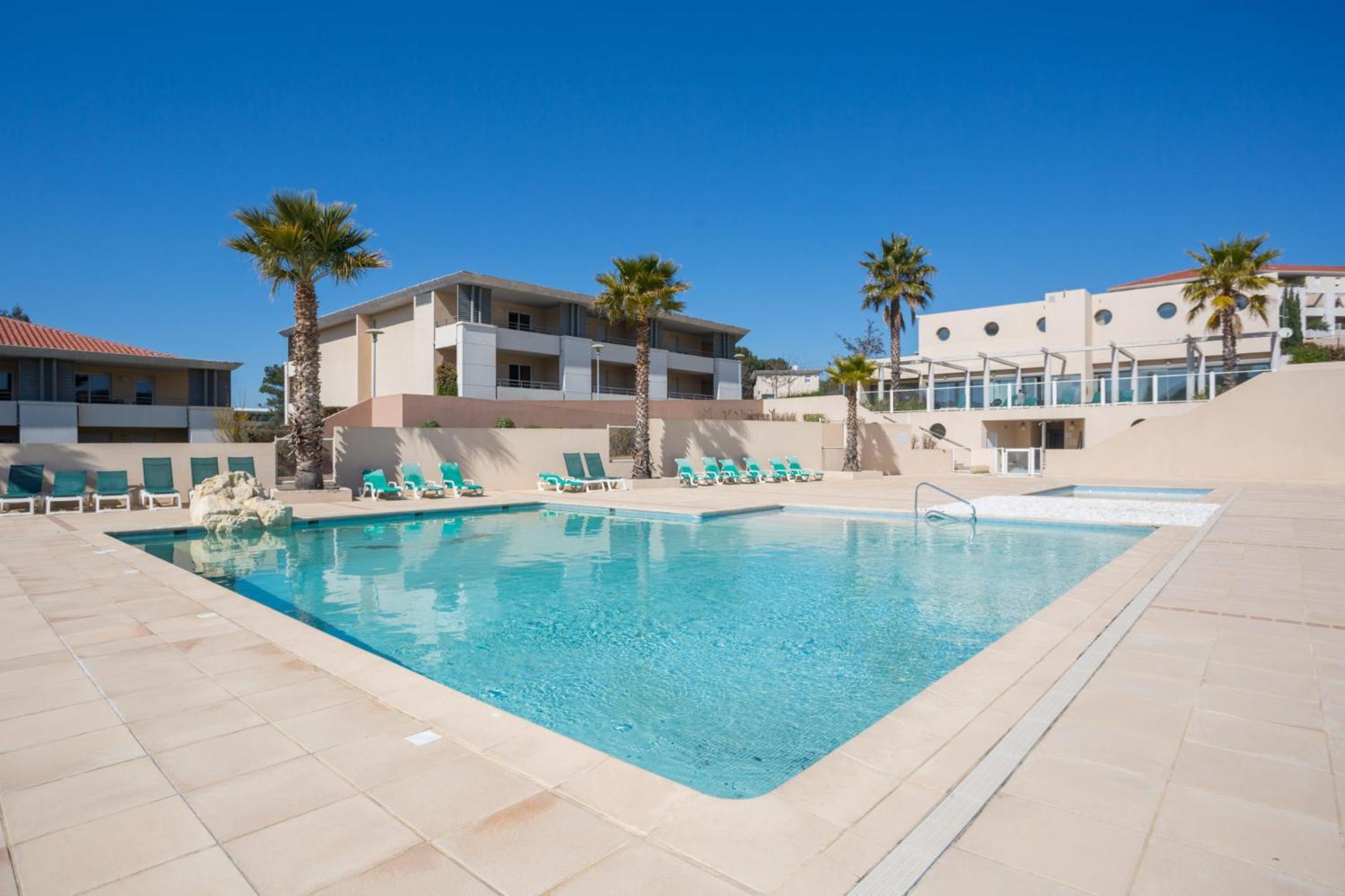 Location D'Un Superbe Appartement Avec Piscine Roquebrune-sur-Argens Exterior photo