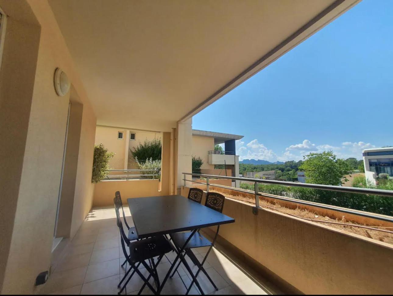 Location D'Un Superbe Appartement Avec Piscine Roquebrune-sur-Argens Exterior photo
